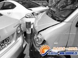 国产面包车撞车视频片,国产面包车撞击事故现场还原